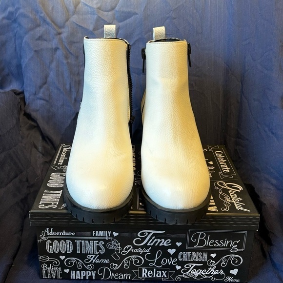 MIA Shoes - MIA Lug Sole Booties - EUC - Size 8